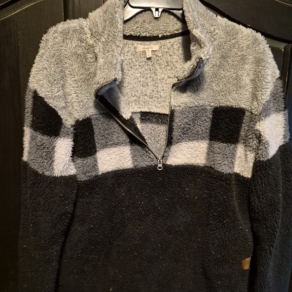 Maurices Cozy Black and Gray Fleece Pullover Size Small